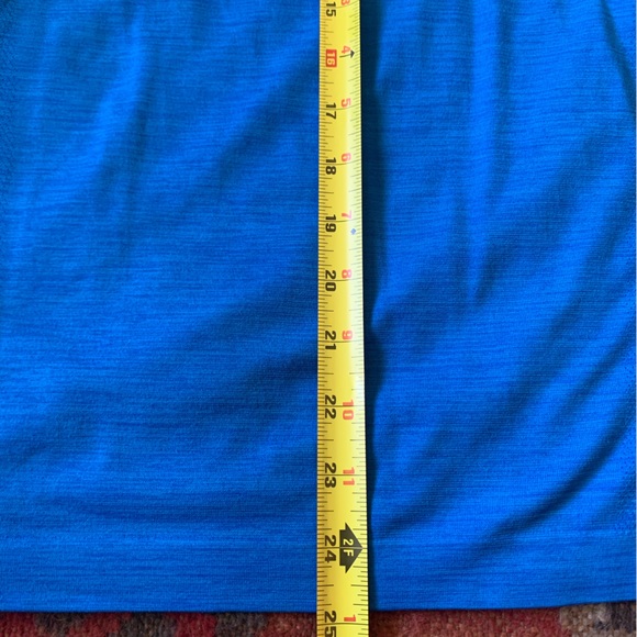 Lululemon Metal Vent Tech 1/2 zip royal blue medium - Picture 5 of 7